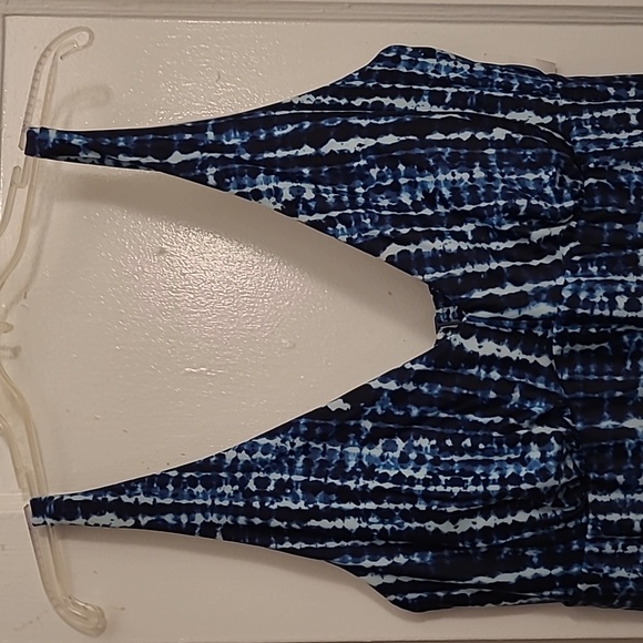 Swimsuit - Picture 2 of 5